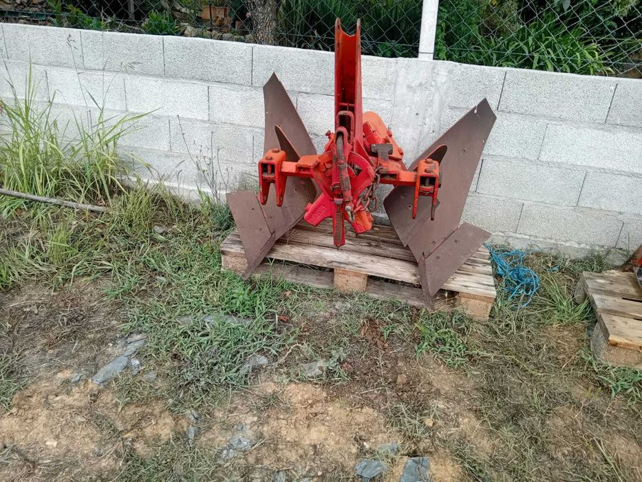 Vendo Alfaias e Reboque