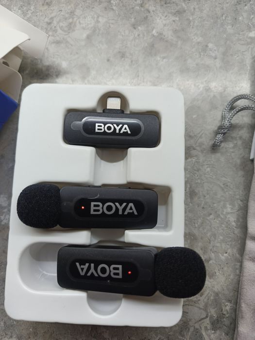 бездротова мікрофонна система петличка BOYA BY-V2.