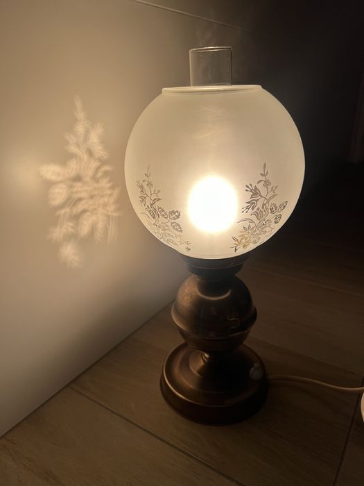 Lampa naftowa przerobiona na elektryczną