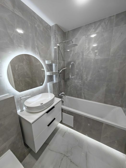 2 комнатная квартира с красивым ремонтом в ЖК Акварель-8 Таирово