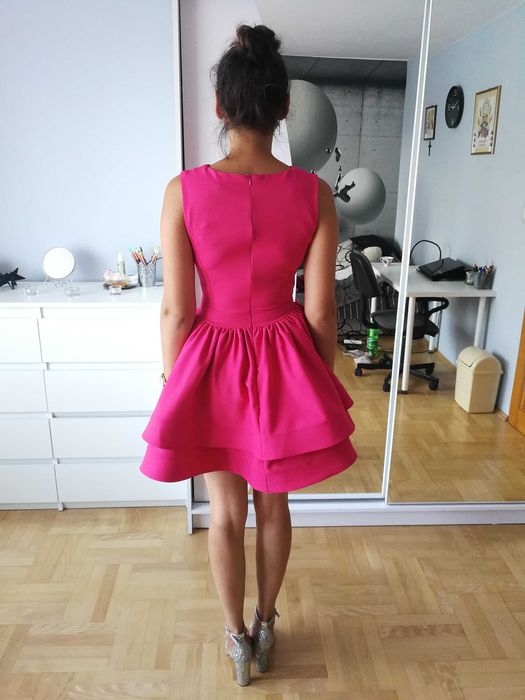 Rozkloszowana, elegancka sukienka
