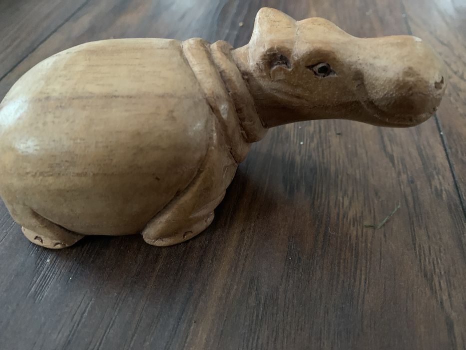 Figurka z drzewa egzotycznego