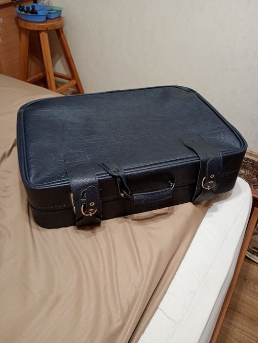 Продається чемодан