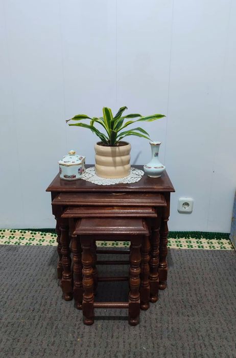 Sofa+almofadas+pufe quadrado+banquetas