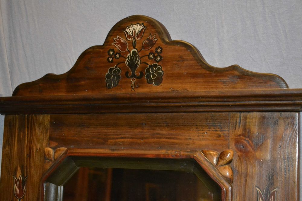 szafka z lustrem . ręcznie malowana