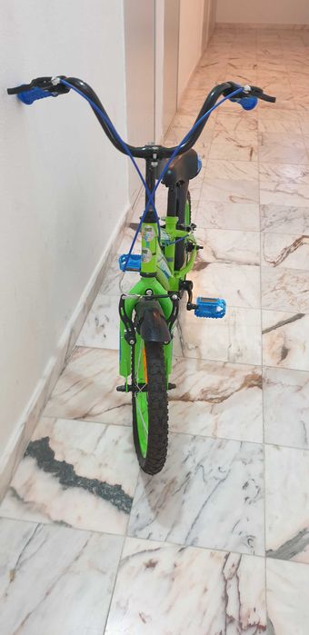 Bicicleta infantil verde
