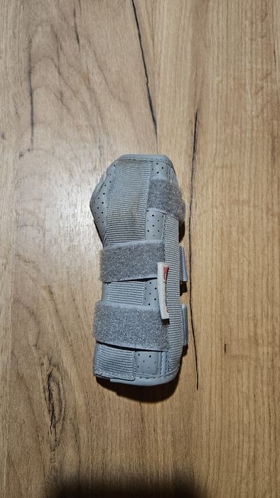 Dziecięca orteza stabilizator lewego nadgarstka 4kids