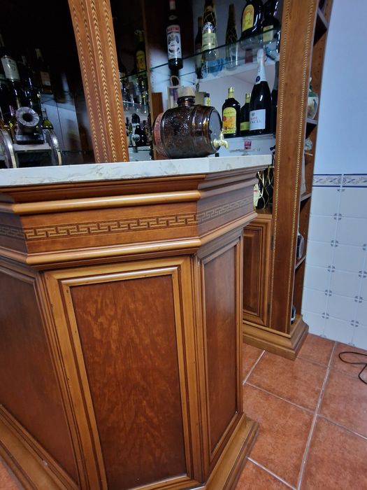 Excelente bar decorativo