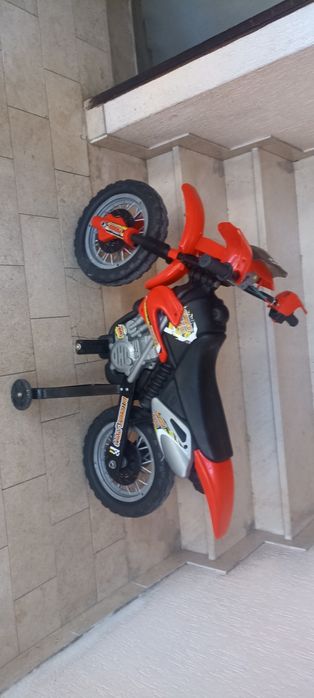 Mota a bateria criança