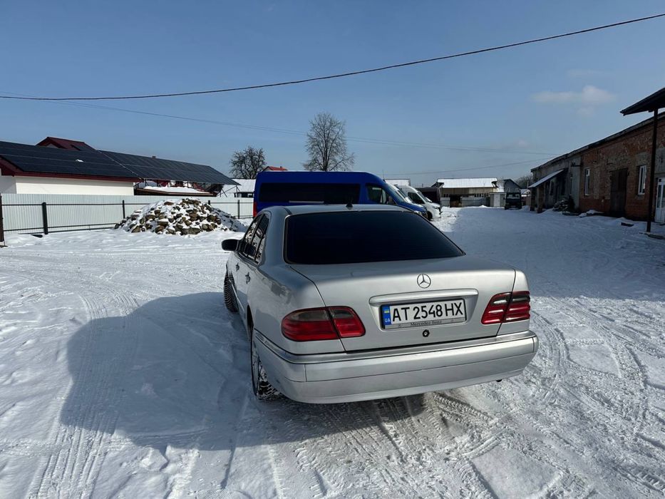 Продам мерседес 210