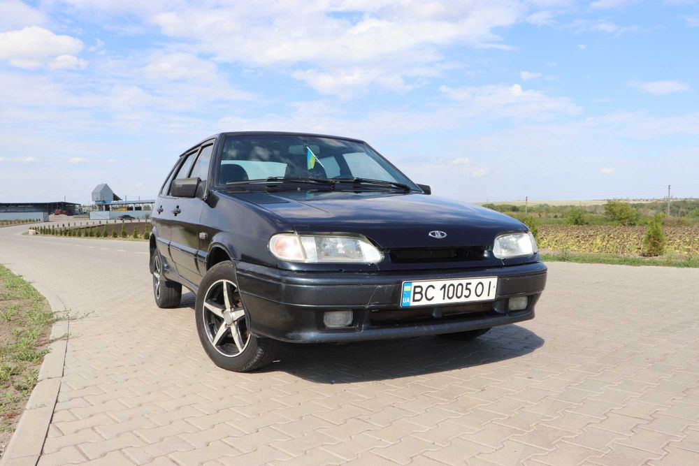 Автомобіль ВАЗ-2114