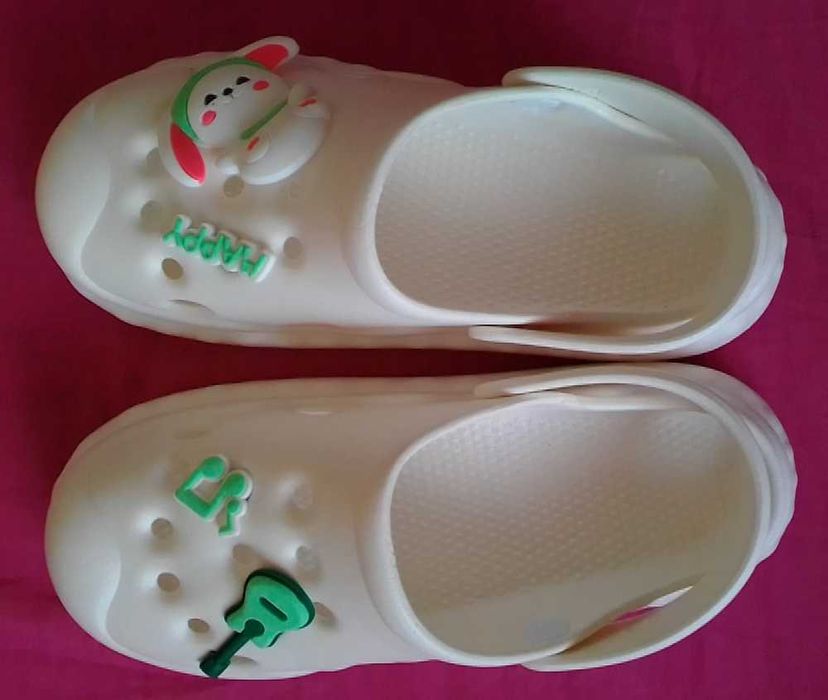 Модные кроксы с джибитсами, размер 38  сабо шлепанцы ЭВА