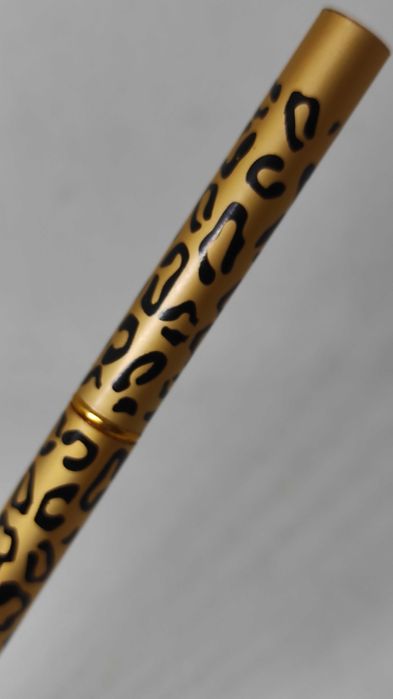 Lápis de sobrancelhas com escova - Castanho