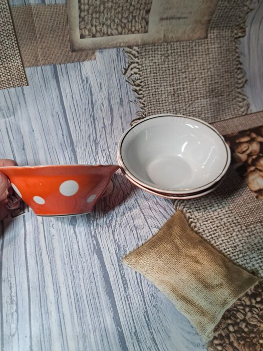Продам глибокі тарілочки