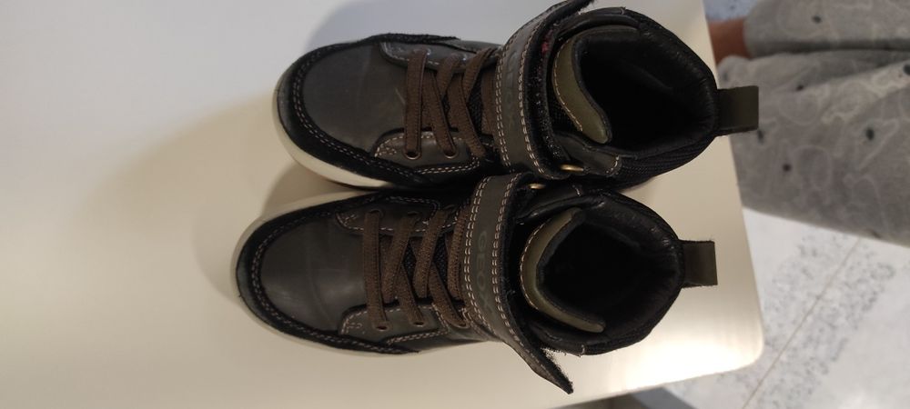 Vendo botas castanhas da Geox n°28