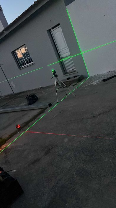 Serralheira, portão, corrimão, cobertura, telha sanduiche.