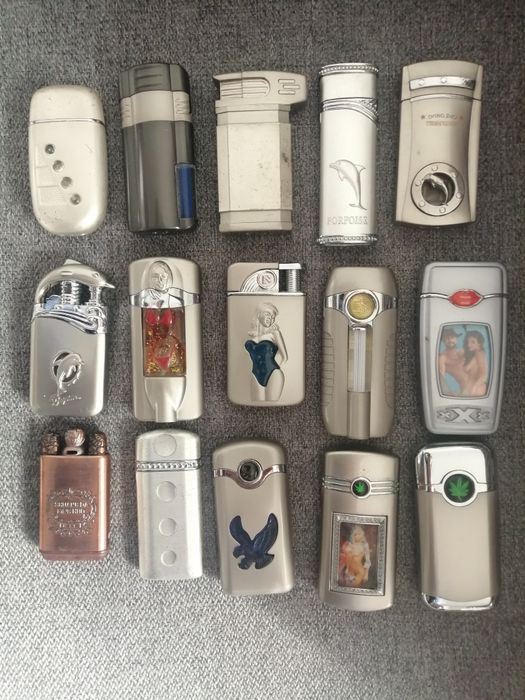 Lote de 122 isqueiros recarregáveis