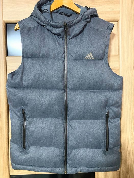 Желетка Adidas очень теплая р М