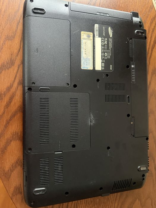 Laptop Samsung z ładowarką 17’