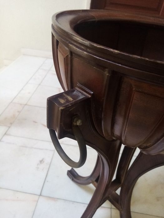 Floreira em madeira, peça antiga