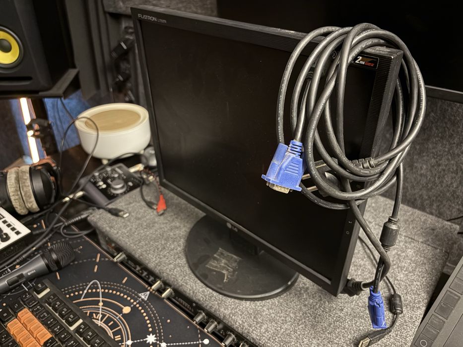 Компютерный моритор LG