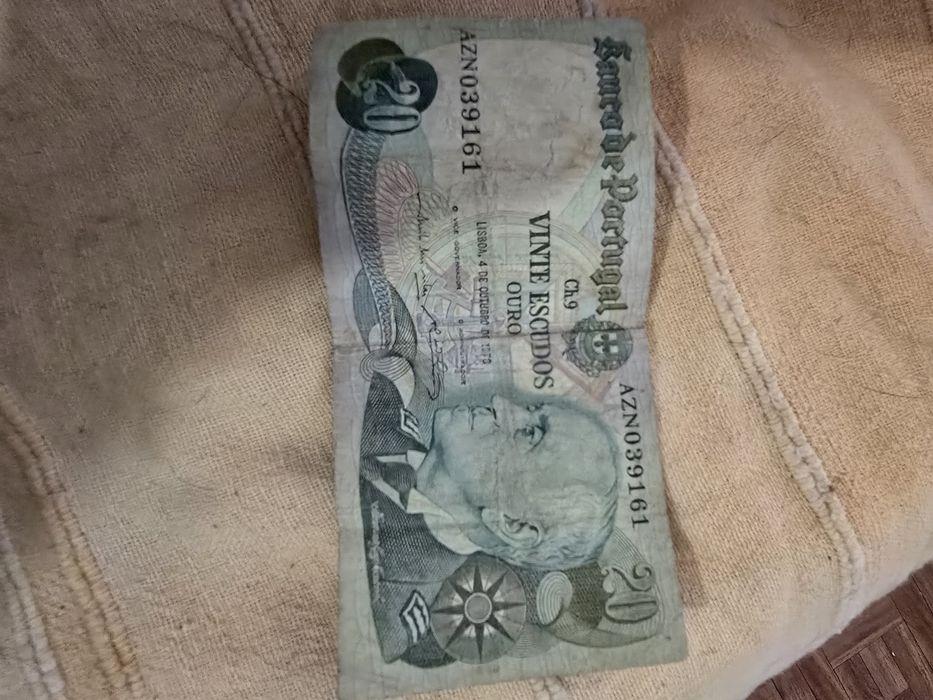 Moedas e notas antigas