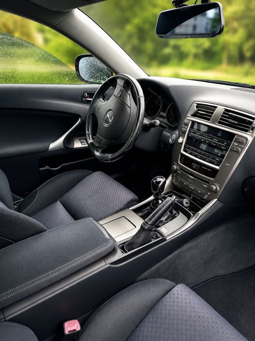 Lexsus IS220 D  + nowy komplet opon zimowych