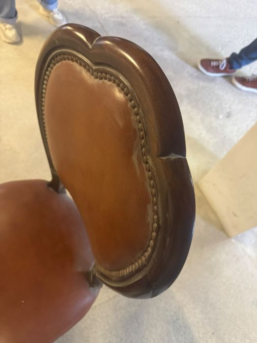 Conjunto de mesa com 8 cadeiras