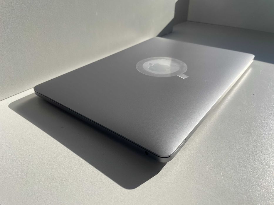 MacBook Pro 13 M2 2023 16 gb Гарантия Apple Care+ 1.12.2025 Цена 850$