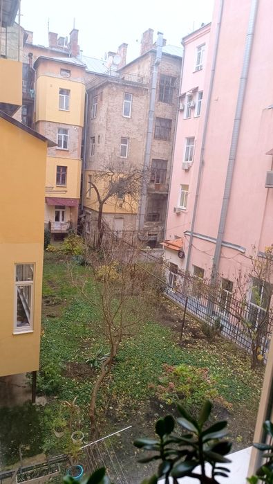 Продається 4 км квартира ( 132,3м.) навпроти облдержадміністрації