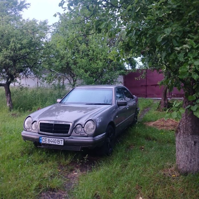 Продам мерседес 210