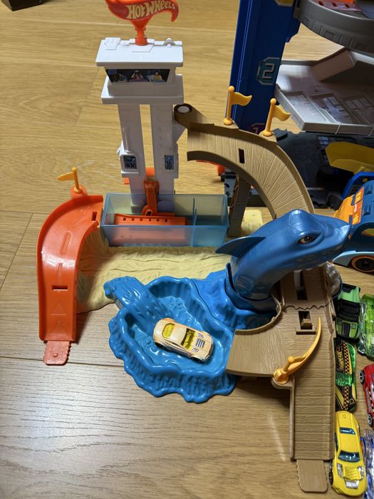 Ігровий набір Hot Wheels Гараж для трюків.
