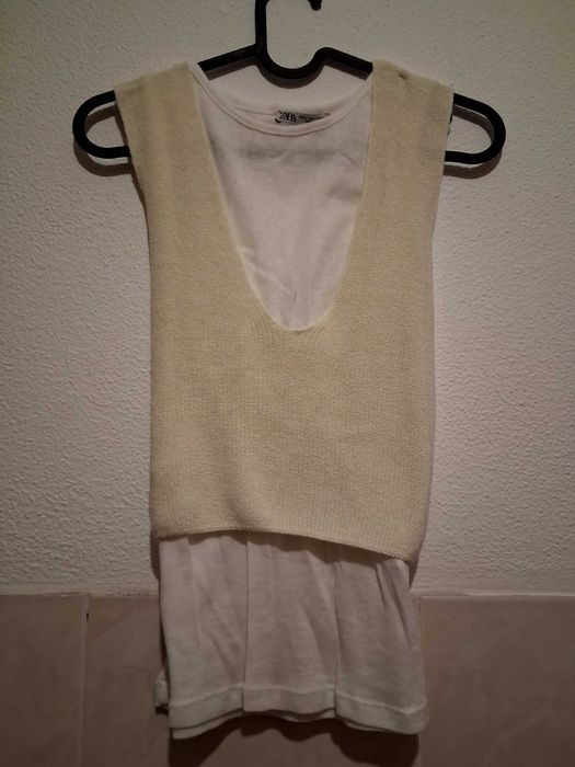 Calça e blusa Zara.