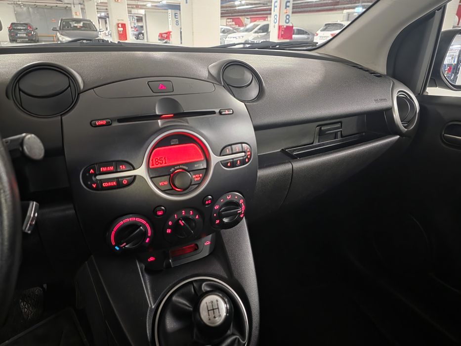Vendo mazda 2 com 109900 kms