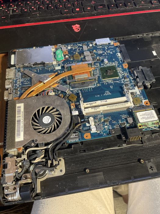 Ноутбук на запчастини