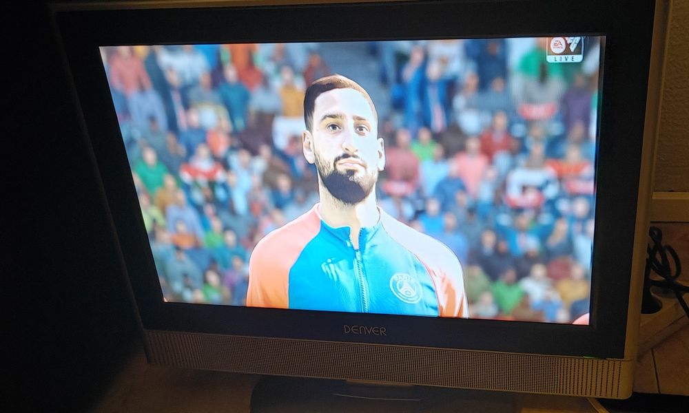 LCD TV with Built-in DVD Player64170307396995122