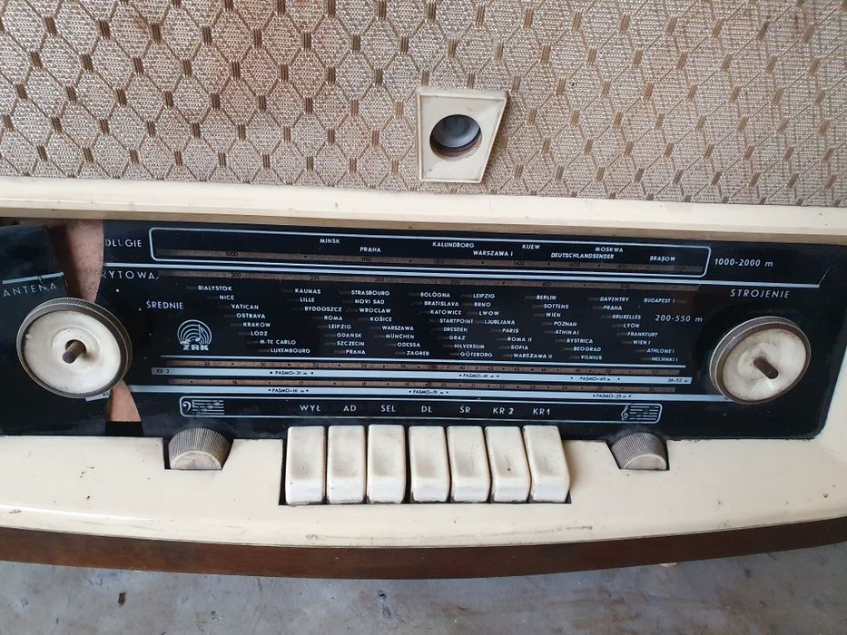 Zabytkowe radio PRL marki ZRM