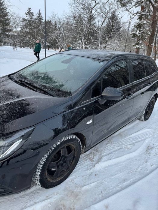 Продам власний автомобіль Опель Астра К