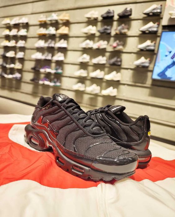 Nike seria TN, czarne, rozmiar Air Max Plus r.36