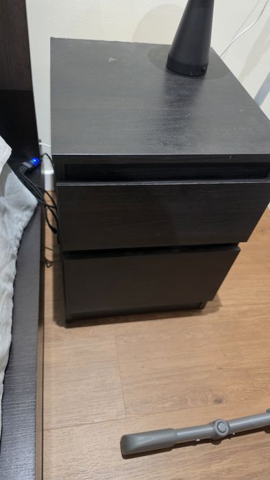 Conjunto mesas de cabeceira em wengue