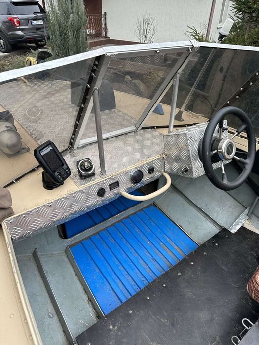 Лодка  моторна "Днепр-2"