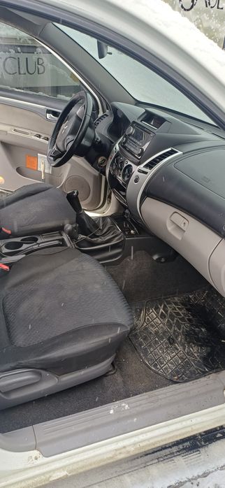 Mitsubishi pajero sport 2