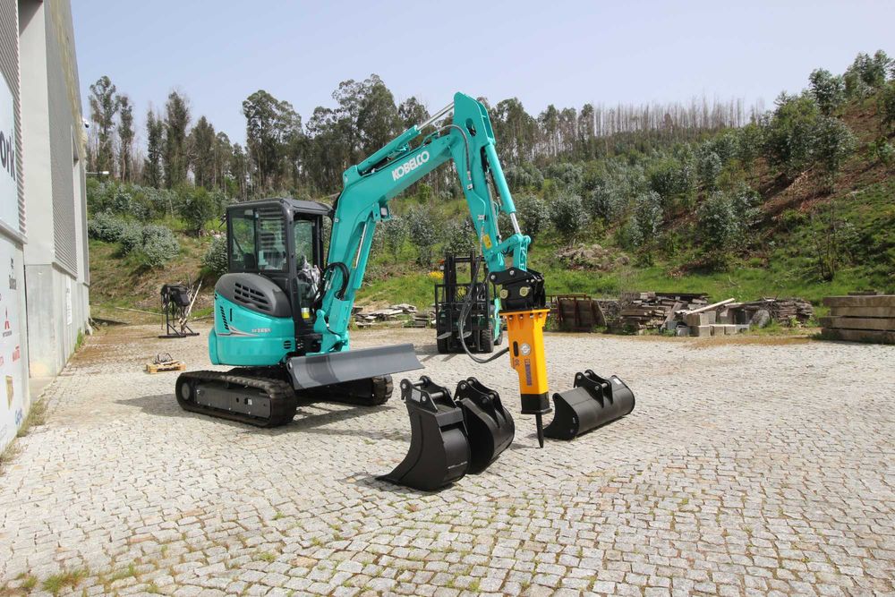 Minigiratória Rastos  Kobelco SK39 SR7 Especial Campanha: 57.200.00€ Conjunto: Martelo hidráulico 3 baldes Engate hidráulico, ar condicionado