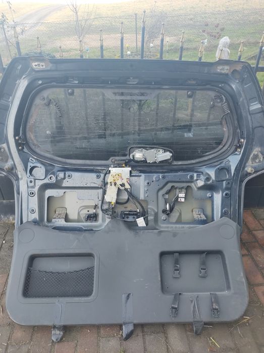 Klapa od Nissana Pathfinder R51