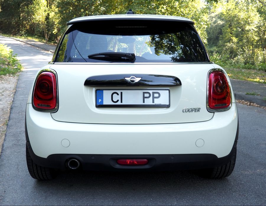 Mini Cooper 1.5 gasolina automático ,GPS, bancos em couro, estacionamento automático