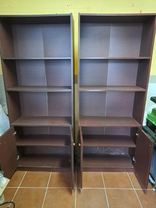 Duas estantes castanhas Oportunidade!