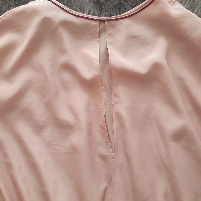 Blusa Zara com abertura atrás.