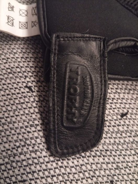 Luvas de moto pretas, com reforços de cabedal