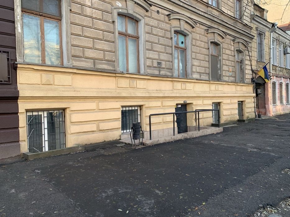 Сдам в Приморском Р-не на Пастера Украинский Театр Помещение
