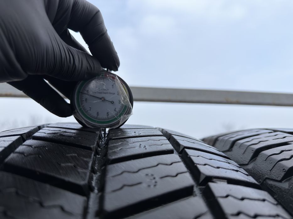 Шини б/у 235/60 R17C Continental 4шт